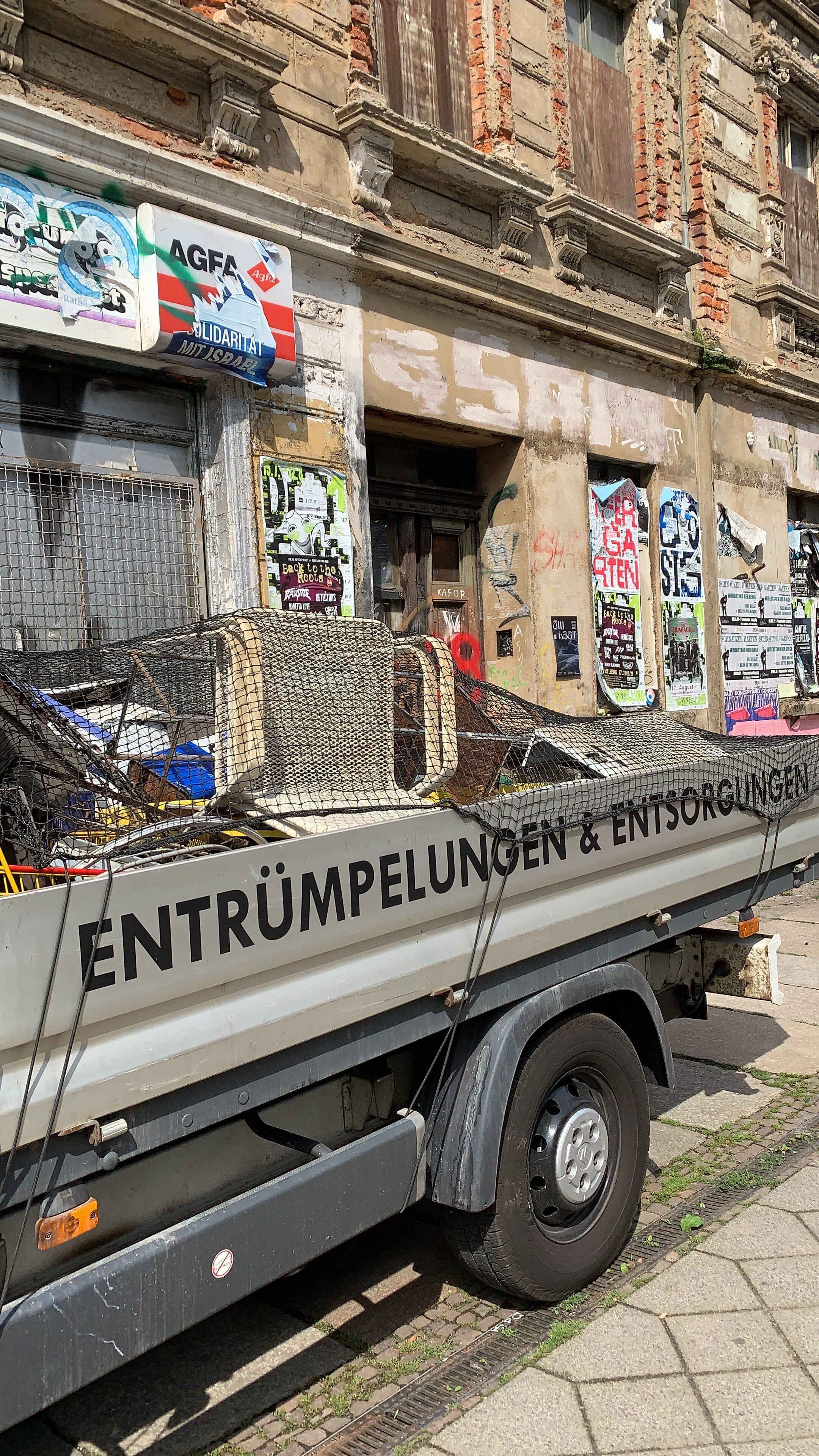 Entrümpelung über Treppenhaus in Leipzig